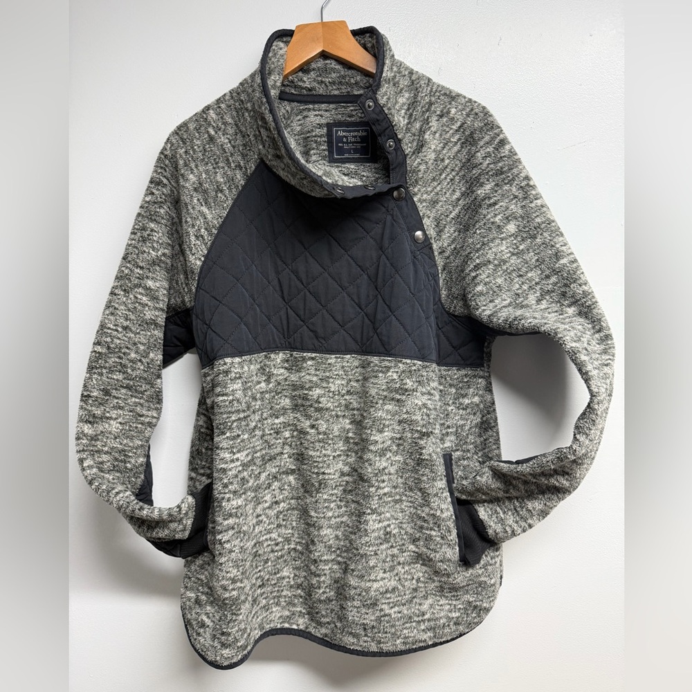 Abercrombie & Fitch Women's High Neck Fleece Size Large Black and Grey C4379